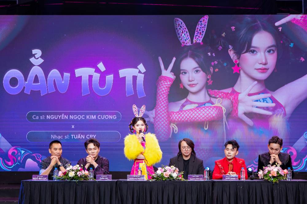 Ca sĩ Nguyễn Ngọc Kim Cương bật khóc, ôm chặt lấy bố- Ảnh 2.