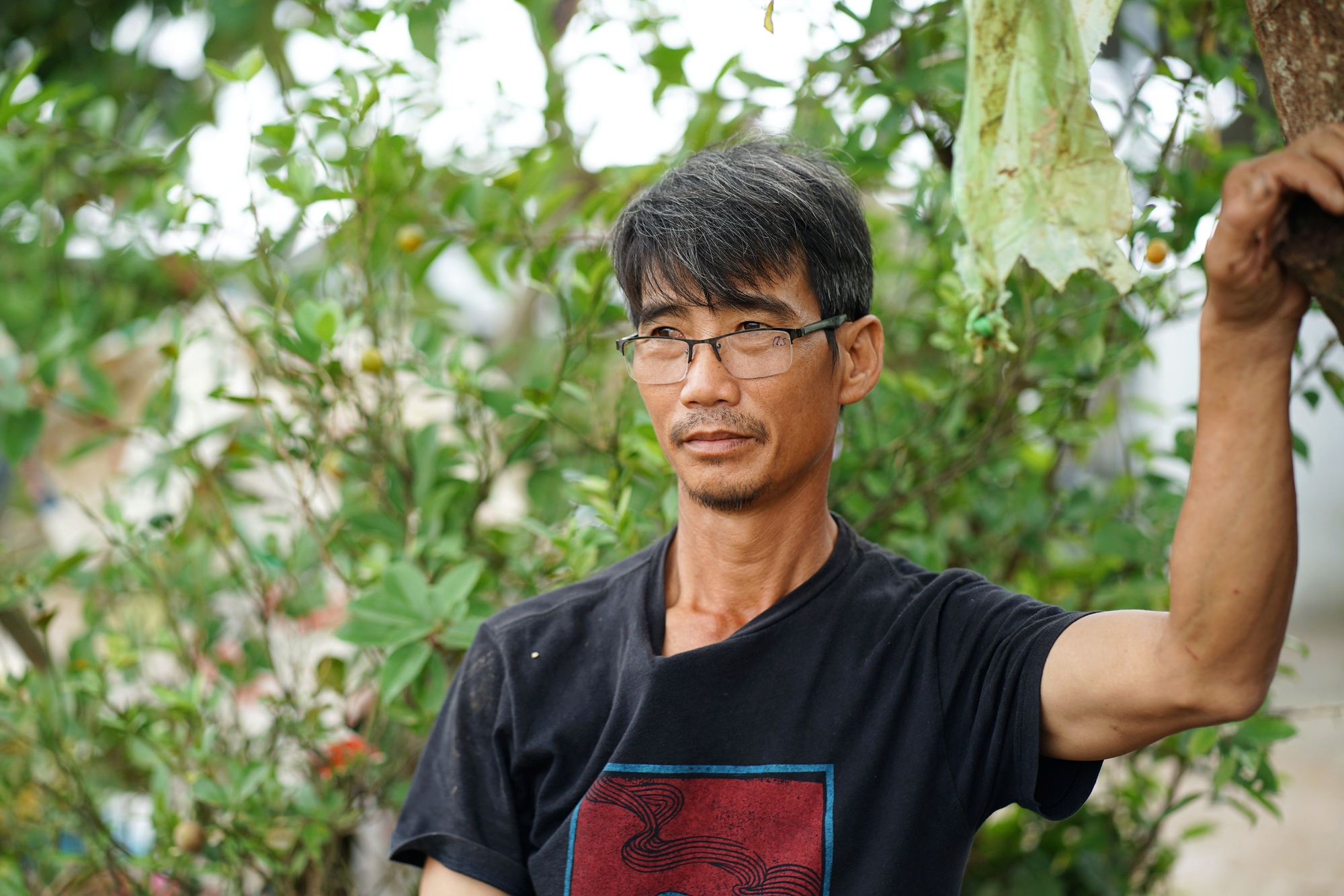 Nhóm "người hùng" đập mái ngói, dùng xuồng nhôm cứu gần 60 người giữa lũ dữ- Ảnh 6. Nhóm "người hùng" đập mái ngói, dùng xuồng nhôm cứu gần 60 người giữa lũ dữ- Ảnh 6.