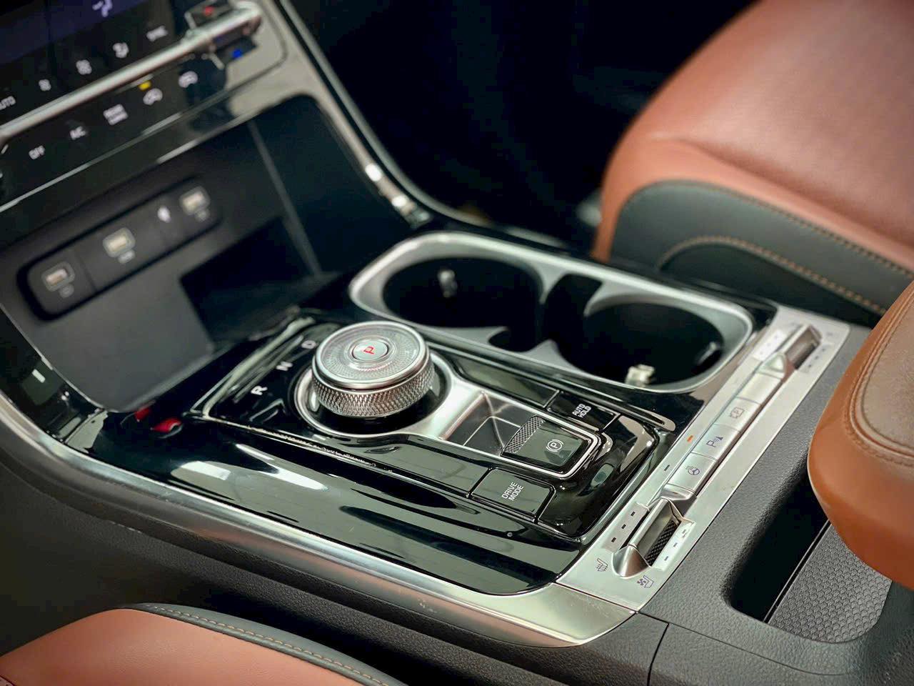 Kia Carnival giảm giá tới 100 triệu tại đại lý, giá thực tế chỉ ngang xe đã qua sử dụng- Ảnh 7.