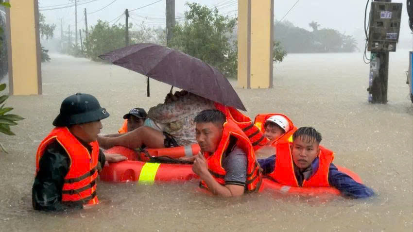 Miền Bắc đón thêm đợt không khí lạnh mạnh, miền Trung lại mưa lớn diện rộng- Ảnh 1.