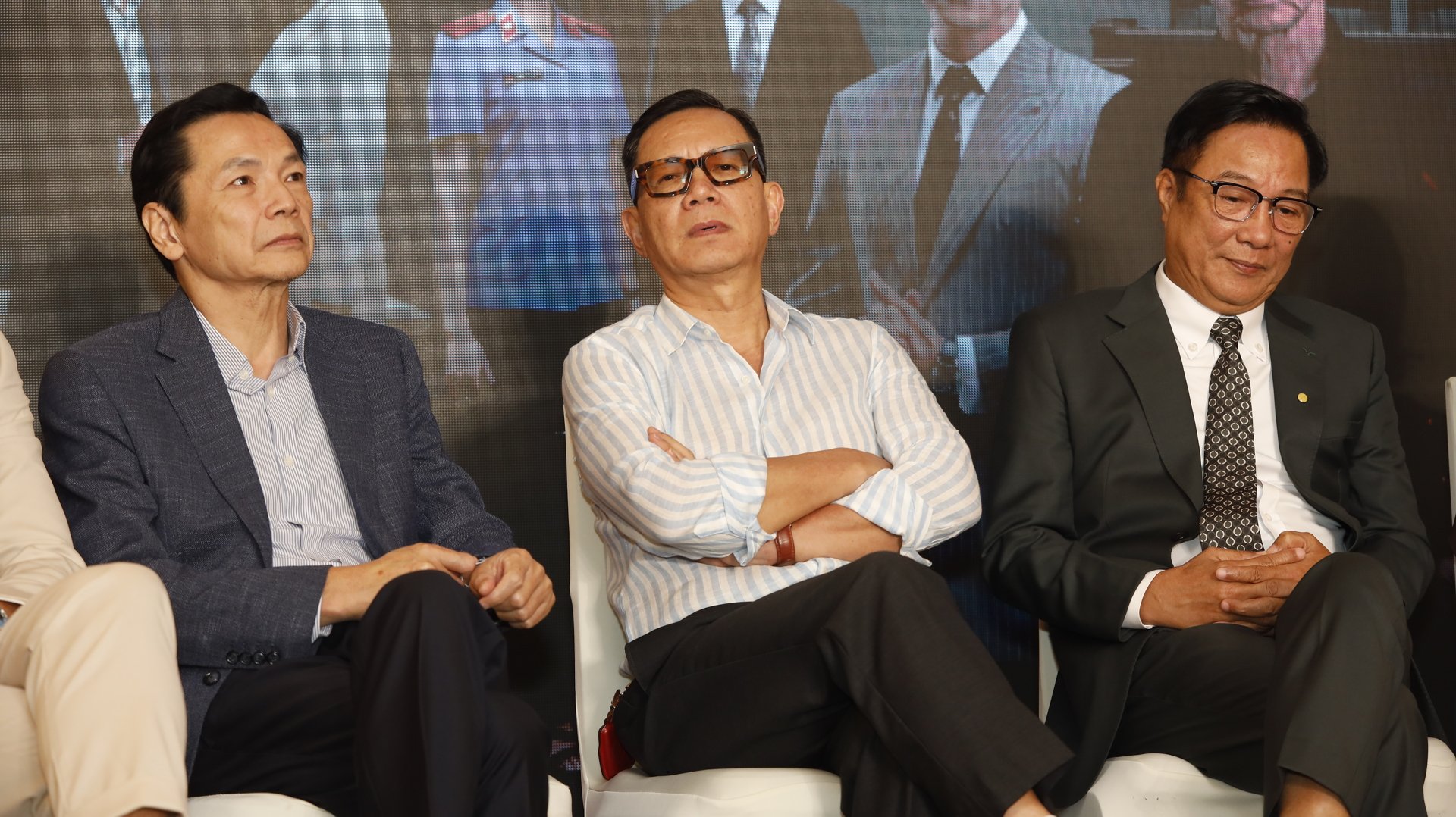 Nam diễn viên Việt 30 năm chưa từng có 1 bức ảnh xấu, ngoài đời còn đẹp gấp 10000 lần trên phim- Ảnh 2.