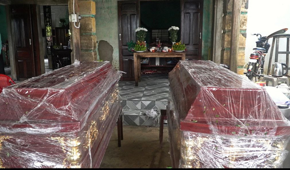 Bi kịch: Khóa cửa để tránh trôi đồ, 2 ông bà 80 tuổi tử vong khi nước dâng cao: "Chị ơi, ba mẹ mất hết rồi"- Ảnh 1. Bi kịch: Khóa cửa để tránh trôi đồ, 2 ông bà 80 tuổi tử vong khi nước dâng cao: "Chị ơi, ba mẹ mất hết rồi"- Ảnh 1.