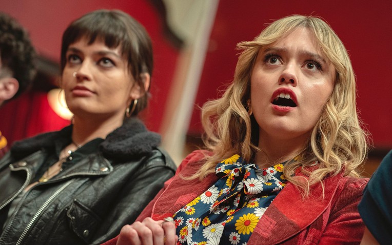 Xem phim Sex Education, tôi thấy mình may mắn hơn 80% phụ huynh vì đã không rơi vào sai lầm giống họ- Ảnh 1.