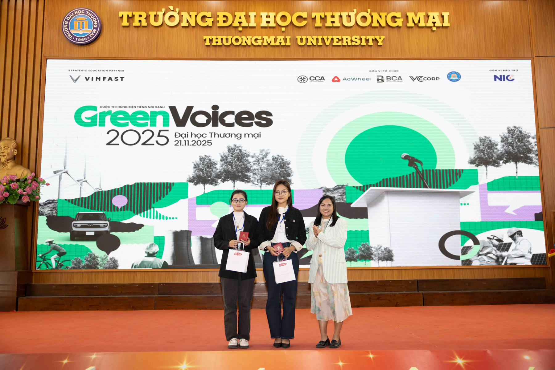 Một buổi sáng đầy nhiệt huyết Chuyển đổi xanh cùng Green Voices tại trường Đại học Thương mại- Ảnh 5. Một buổi sáng đầy nhiệt huyết Chuyển đổi xanh cùng Green Voices tại trường Đại học Thương mại- Ảnh 5.