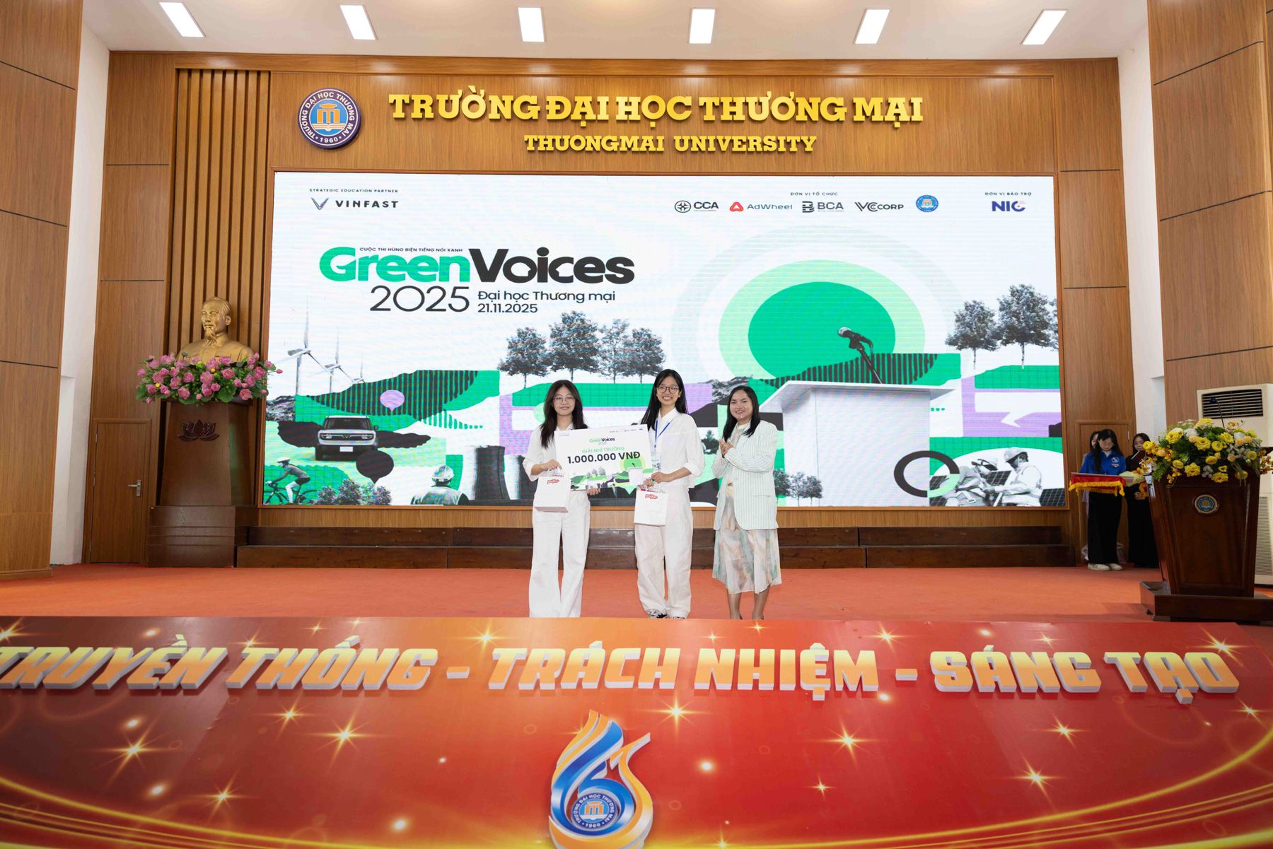 Một buổi sáng đầy nhiệt huyết Chuyển đổi xanh cùng Green Voices tại trường Đại học Thương mại- Ảnh 4. Một buổi sáng đầy nhiệt huyết Chuyển đổi xanh cùng Green Voices tại trường Đại học Thương mại- Ảnh 4.
