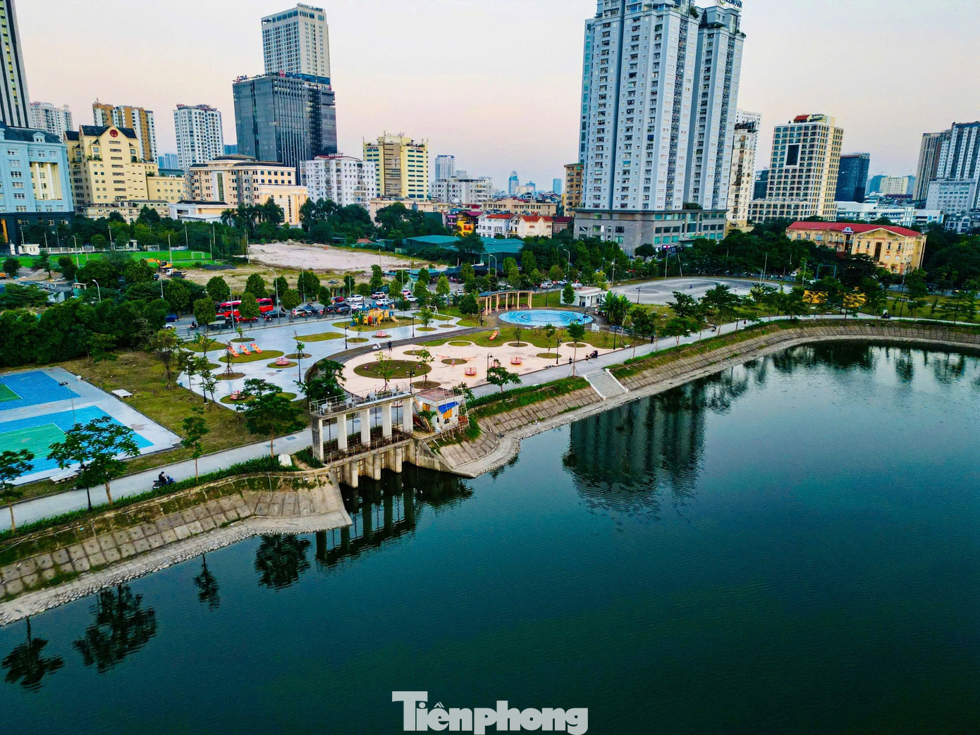 CV1 Cầu Giấy 'lột xác': Từ điểm nóng ô nhiễm thành công viên sạch chỉ sau một chiến dịch- Ảnh 2.