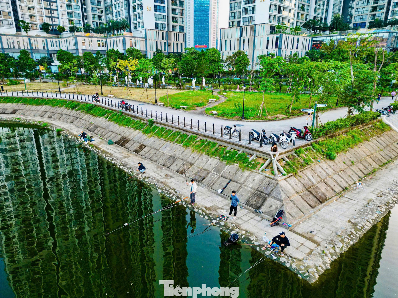 CV1 Cầu Giấy 'lột xác': Từ điểm nóng ô nhiễm thành công viên sạch chỉ sau một chiến dịch- Ảnh 10.