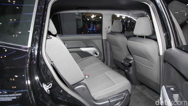 VinFast Limo Green lần đầu ra mắt tại Indonesia: Gi&aacute; quy đổi hơn 470 triệu đồng, dự kiến b&agrave;n giao năm sau- Ảnh 3.