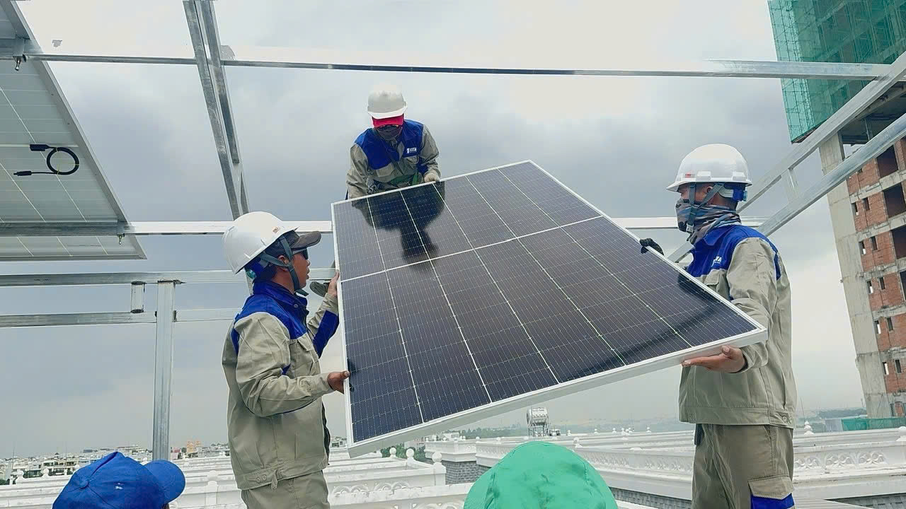 Lúng túng khi đầu tư điện mặt trời mái nhà- Ảnh 2. Lúng túng khi đầu tư điện mặt trời mái nhà- Ảnh 2.