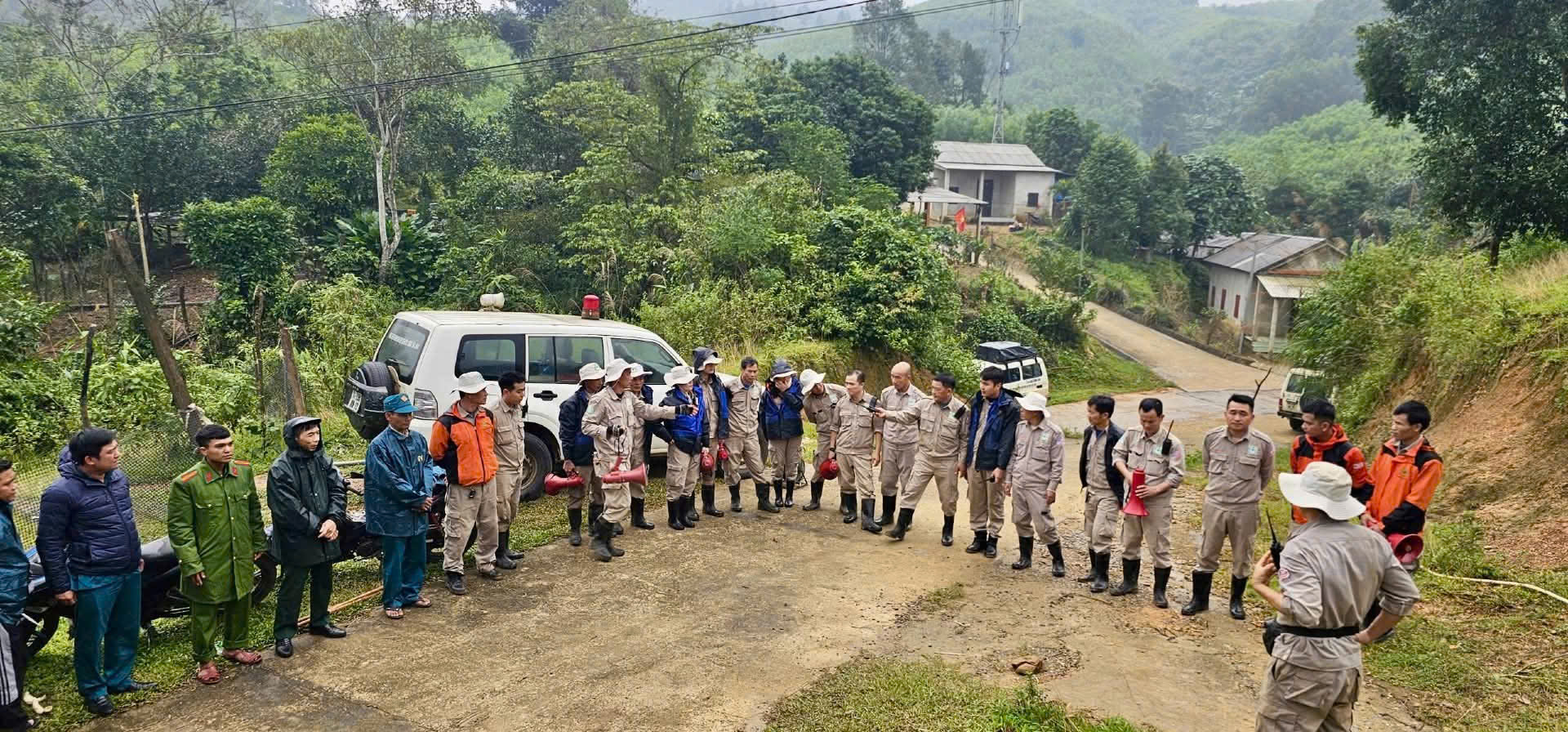 Sau mưa lũ lại phát lộ "thứ không muốn thấy" ở Quảng Trị- Ảnh 2.
