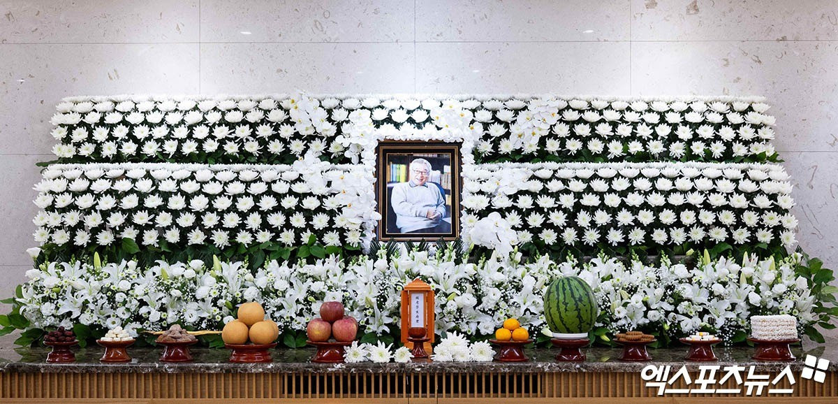 Dòng người đến viếng 'ông nội quốc dân'- Ảnh 5.