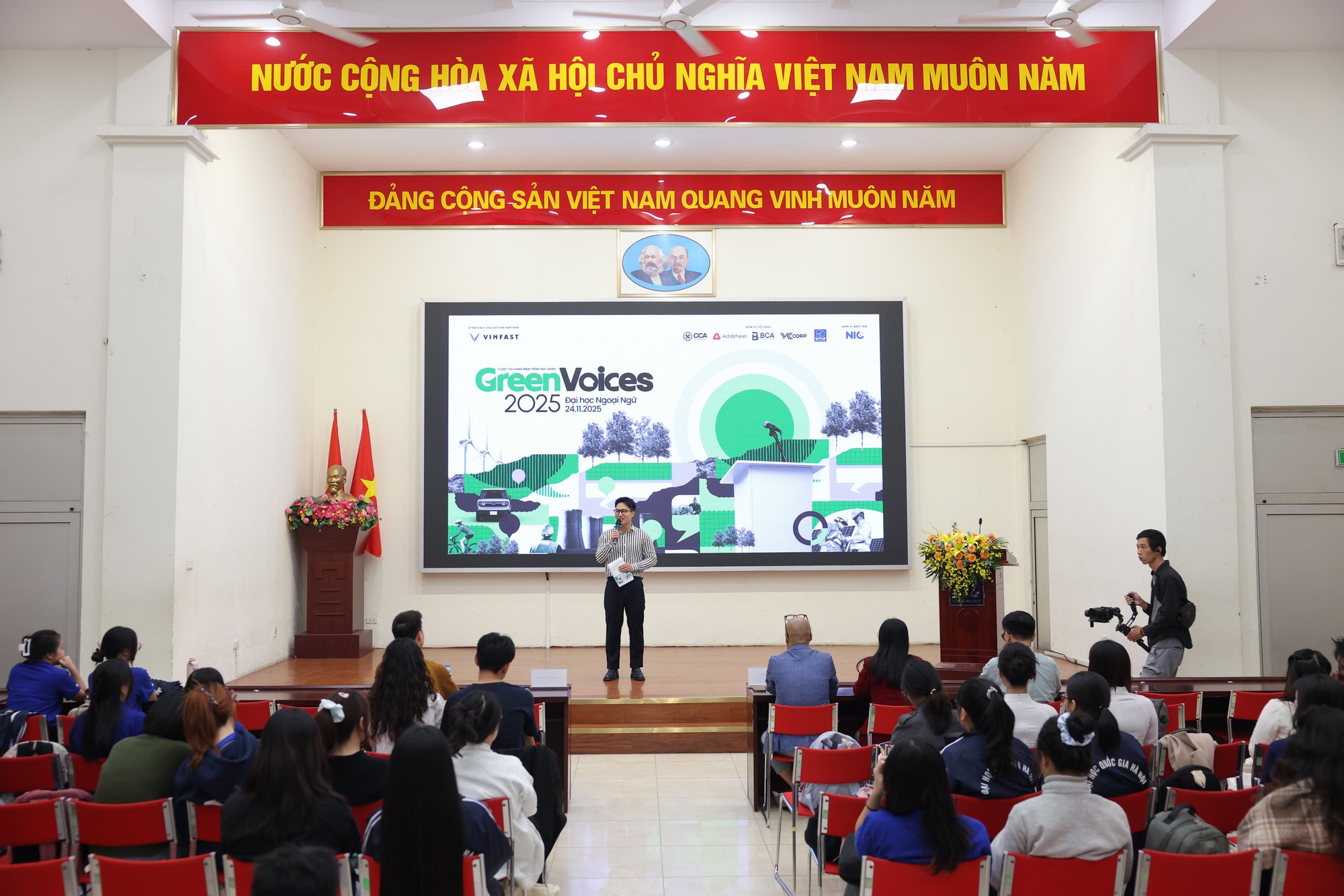 ‘Đừng tin những gì đọc trên mạng, hãy tự trải nghiệm’: Khi sinh viên Hà Nội lên tiếng và biến Green Voices 2025 thành sân chơi tranh biện ‘nóng’ nhất về xe điện- Ảnh 6. ‘Đừng tin những gì đọc trên mạng, hãy tự trải nghiệm’: Khi sinh viên Hà Nội lên tiếng và biến Green Voices 2025 thành sân chơi tranh biện ‘nóng’ nhất về xe điện- Ảnh 6.