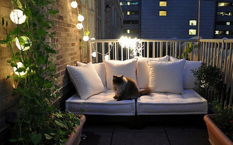 Cứ 11h đêm hàng xóm lại ra ban công đứng đúng 5 phút, phát hiện lý do tự nhiên tôi kiếm bội tiền- Ảnh 1.