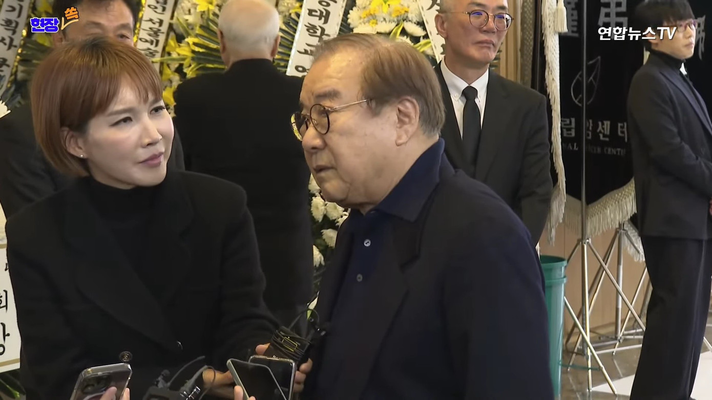 Dòng người đến viếng 'ông nội quốc dân'- Ảnh 8.