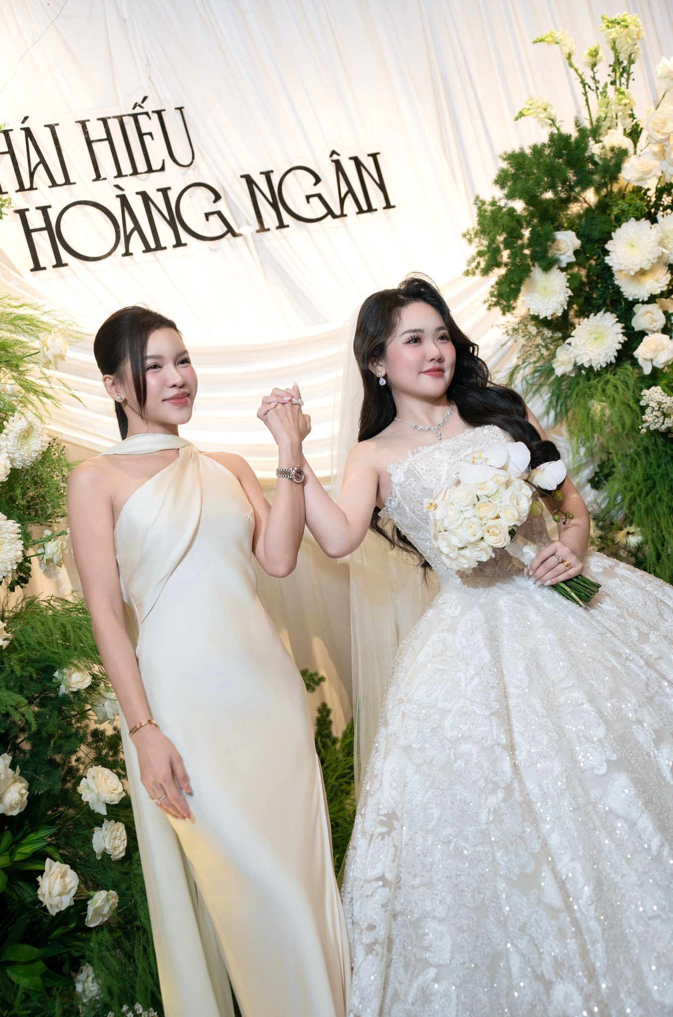 Mê mẩn ngắm visual Yến Xuân - vợ Lâm Tây, mẹ 1 con vóc dáng vẫn sexy bất bại, xinh đẹp bất chấp 