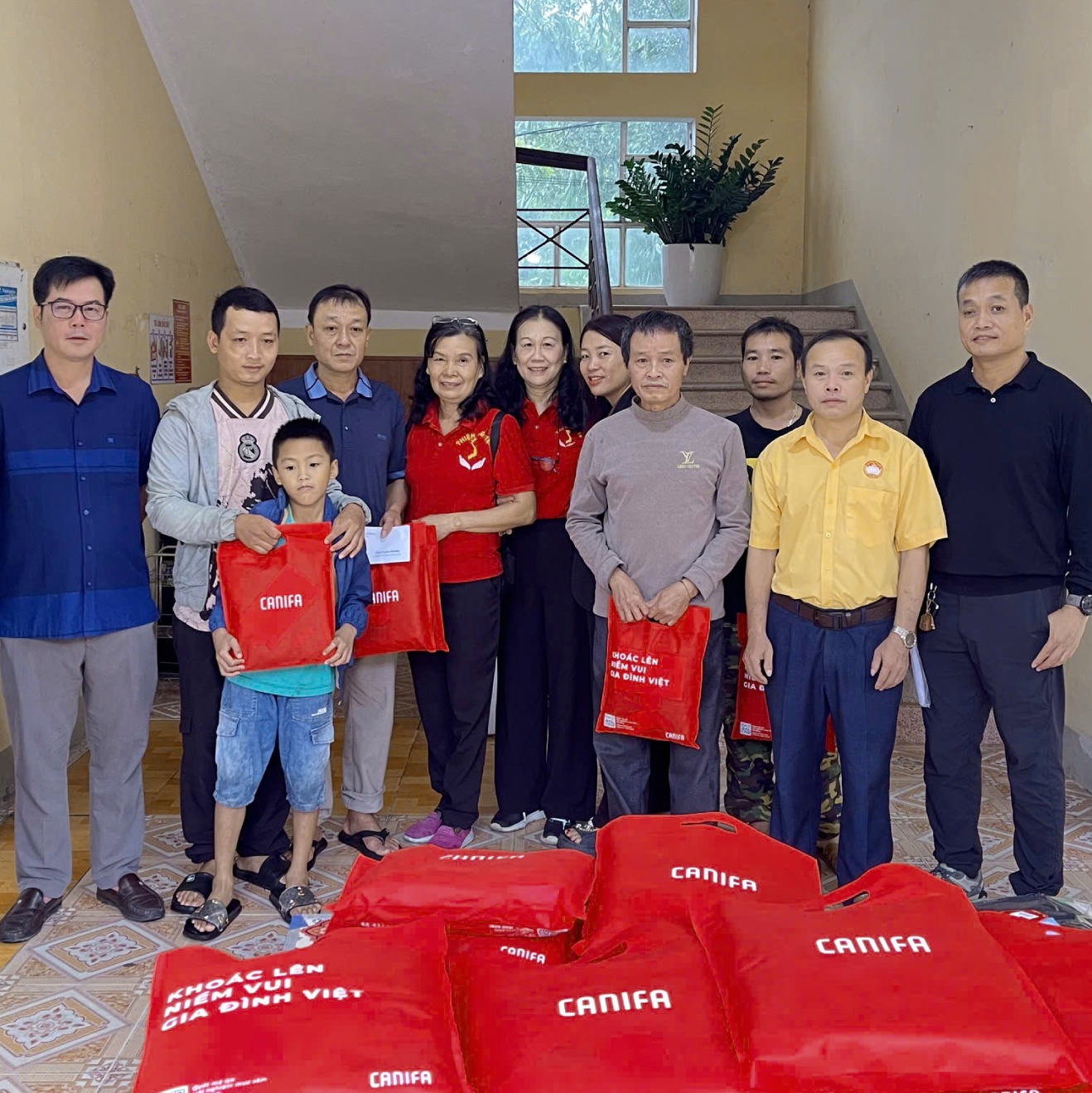 Hành trình thực hiện cam kết phụng sự dài hạn của Canifa: Hơn 20 năm trao đi và những con số "biết nói"- Ảnh 1.