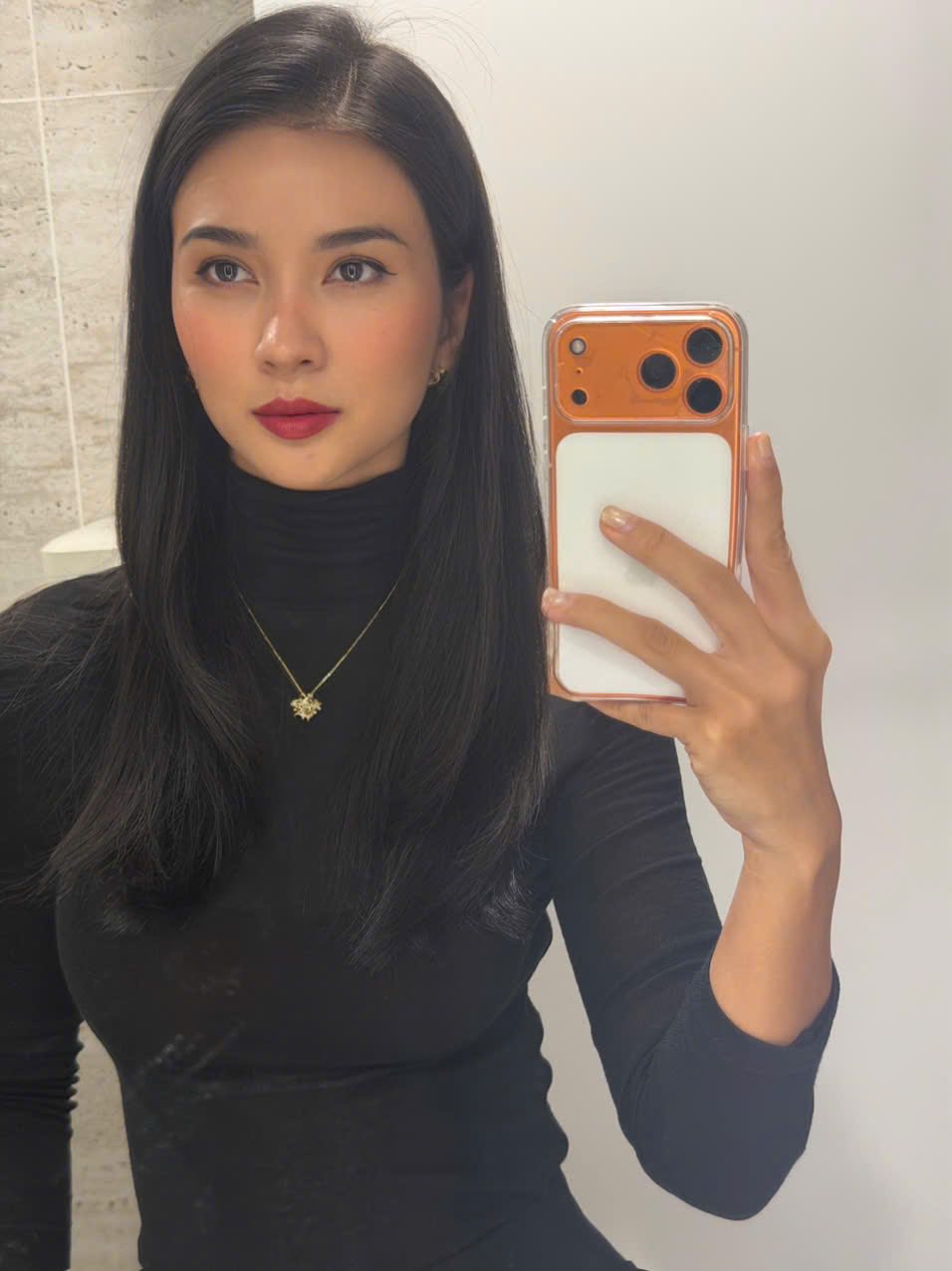 Lựa chọn táo bạo trong phòng ngủ của NSƯT đẹp nhất Việt Nam làm mẹ đơn thân năm 21 tuổi- Ảnh 1. Lựa chọn táo bạo trong phòng ngủ của NSƯT đẹp nhất Việt Nam làm mẹ đơn thân năm 21 tuổi- Ảnh 1.