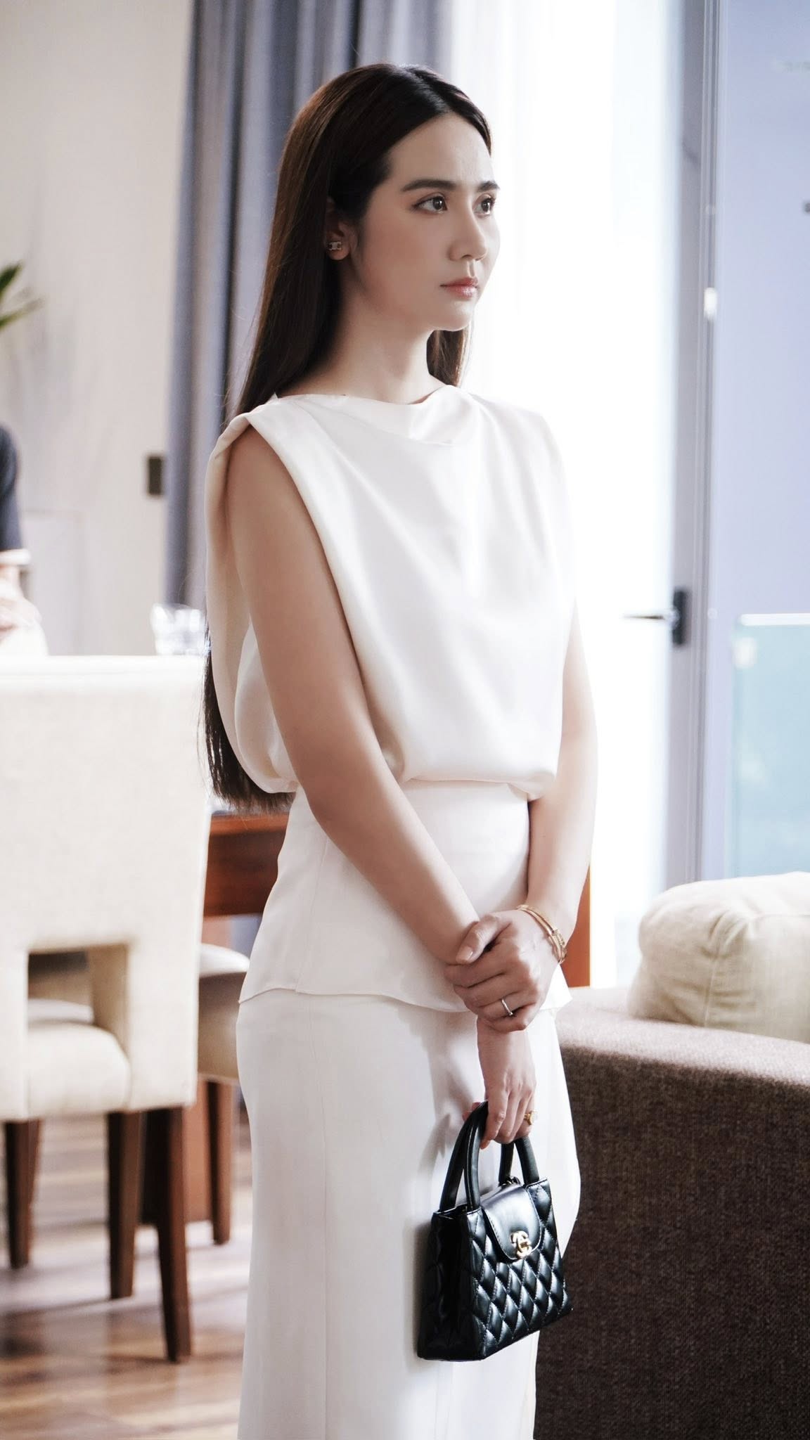 Đẹp như ti&ecirc;n m&agrave; đứng cạnh mỹ nh&acirc;n Vbiz n&agrave;y cũng phải l&eacute;p vế: Người đ&acirc;u sang khủng khiếp, mặc g&igrave; cũng th&agrave;nh trend- Ảnh 5.