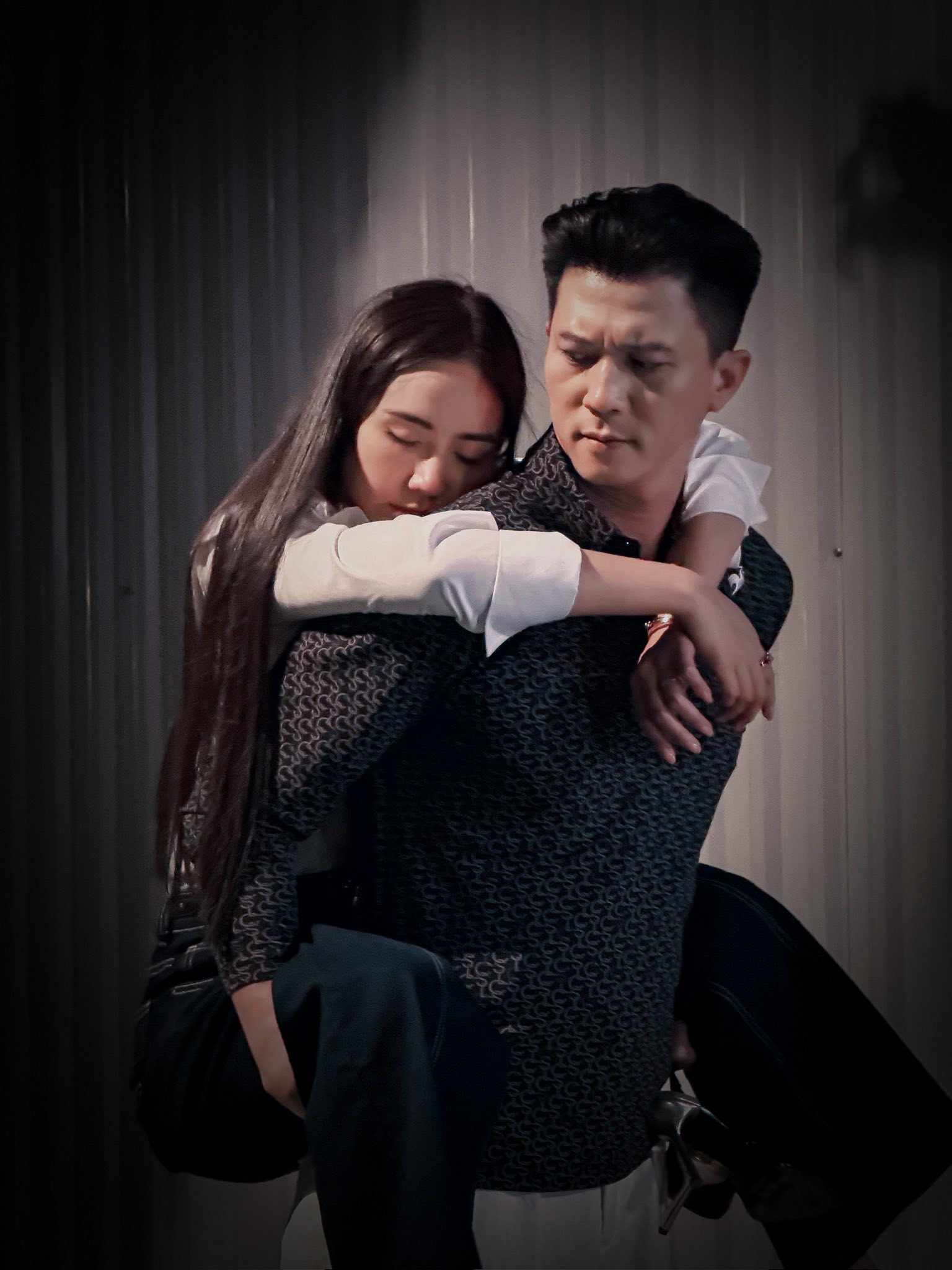 Đẹp như ti&ecirc;n m&agrave; đứng cạnh mỹ nh&acirc;n Vbiz n&agrave;y cũng phải l&eacute;p vế: Người đ&acirc;u sang khủng khiếp, mặc g&igrave; cũng th&agrave;nh trend- Ảnh 1.