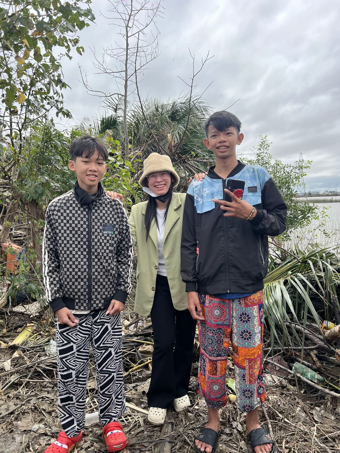 Người ta nói "đàn ông Việt Nam làm gì có quần áo cũ" và đây là thứ chúng ta thấy!- Ảnh 4. Người ta nói "đàn ông Việt Nam làm gì có quần áo cũ" và đây là thứ chúng ta thấy!- Ảnh 4.