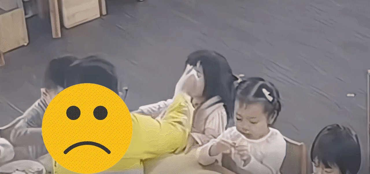 Đoạn clip mầm non gây bất bình nhất lúc này: Hành động cô giáo đút cơm cho bé khiến nhiều phụ huynh lo lắng - Ảnh 2.