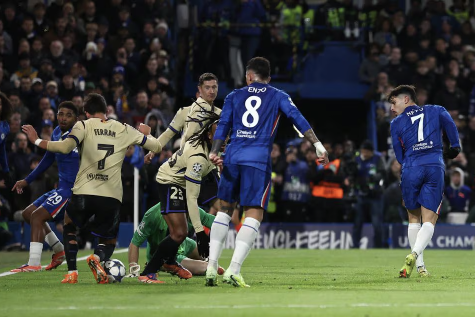 Quật ngã Barcelona, Chelsea vào Top 8 Champions League- Ảnh 2.