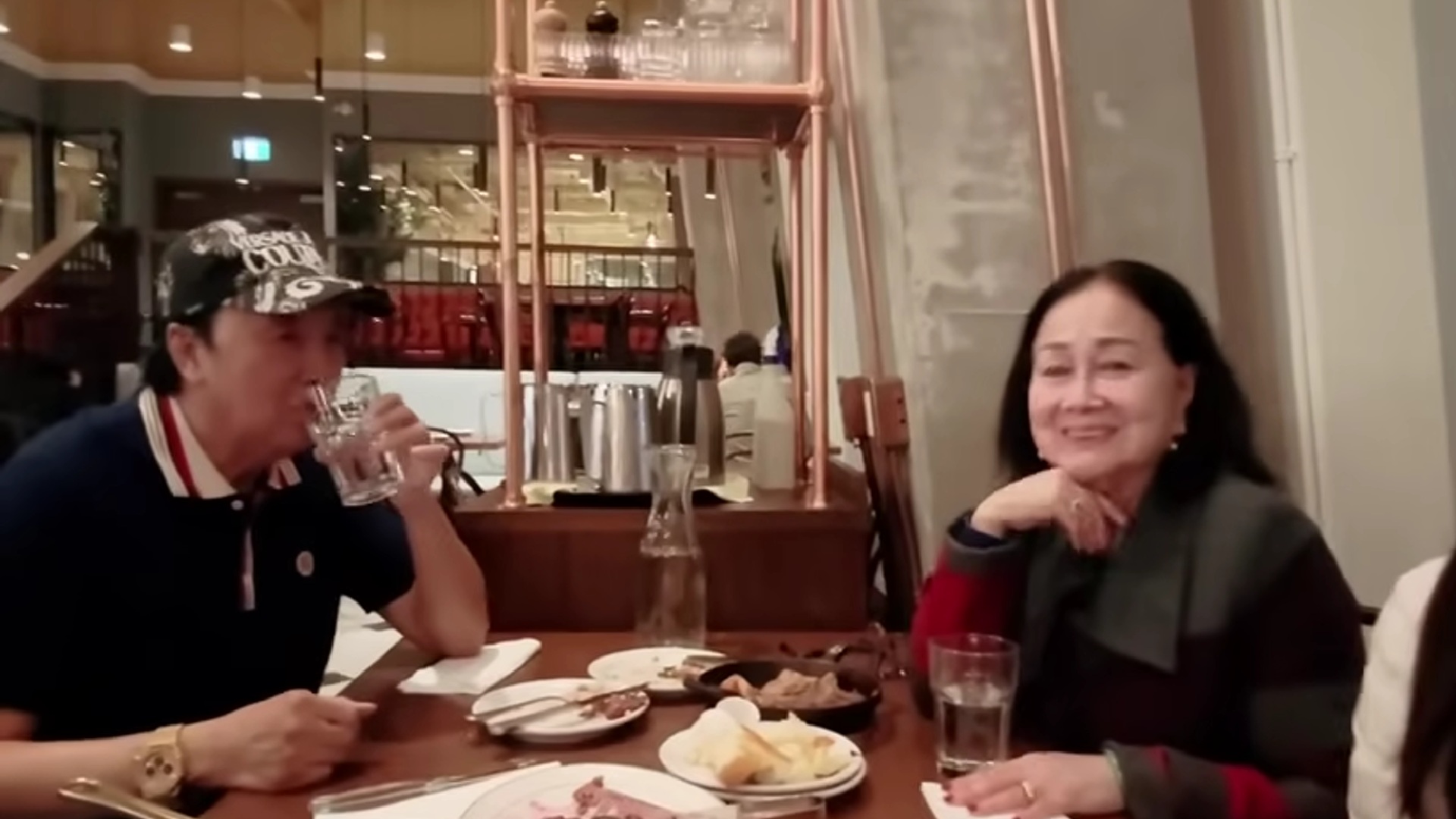 Đệ nhất danh hài miền Nam 76 tuổi du lịch Canada, ở hẳn penthouse đắt tiền- Ảnh 3.