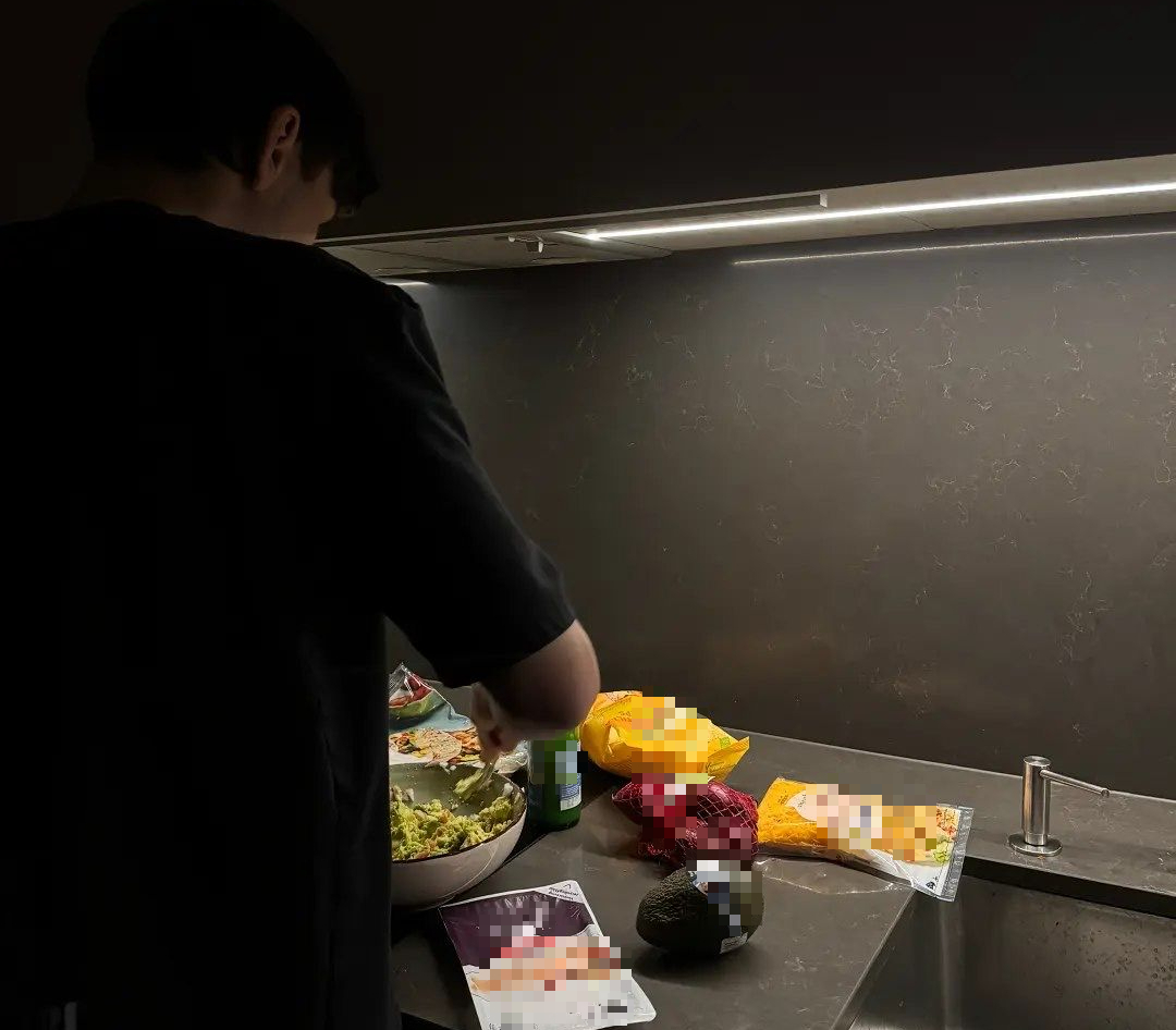 Người phụ nữ qua đời vì ung thư dạ dày, bác sĩ điều trị than thở: 3 thói xấu trước khi ngủ đã hại bà, nhắc không chịu bỏ!- Ảnh 3.