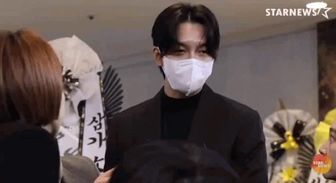 Tang lễ "ông nội quốc dân": Lee Seung Gi đến viếng đầu tiên, "bà nội quốc dân" cùng dàn sao gửi vòng hoa tiễn biệt- Ảnh 6.