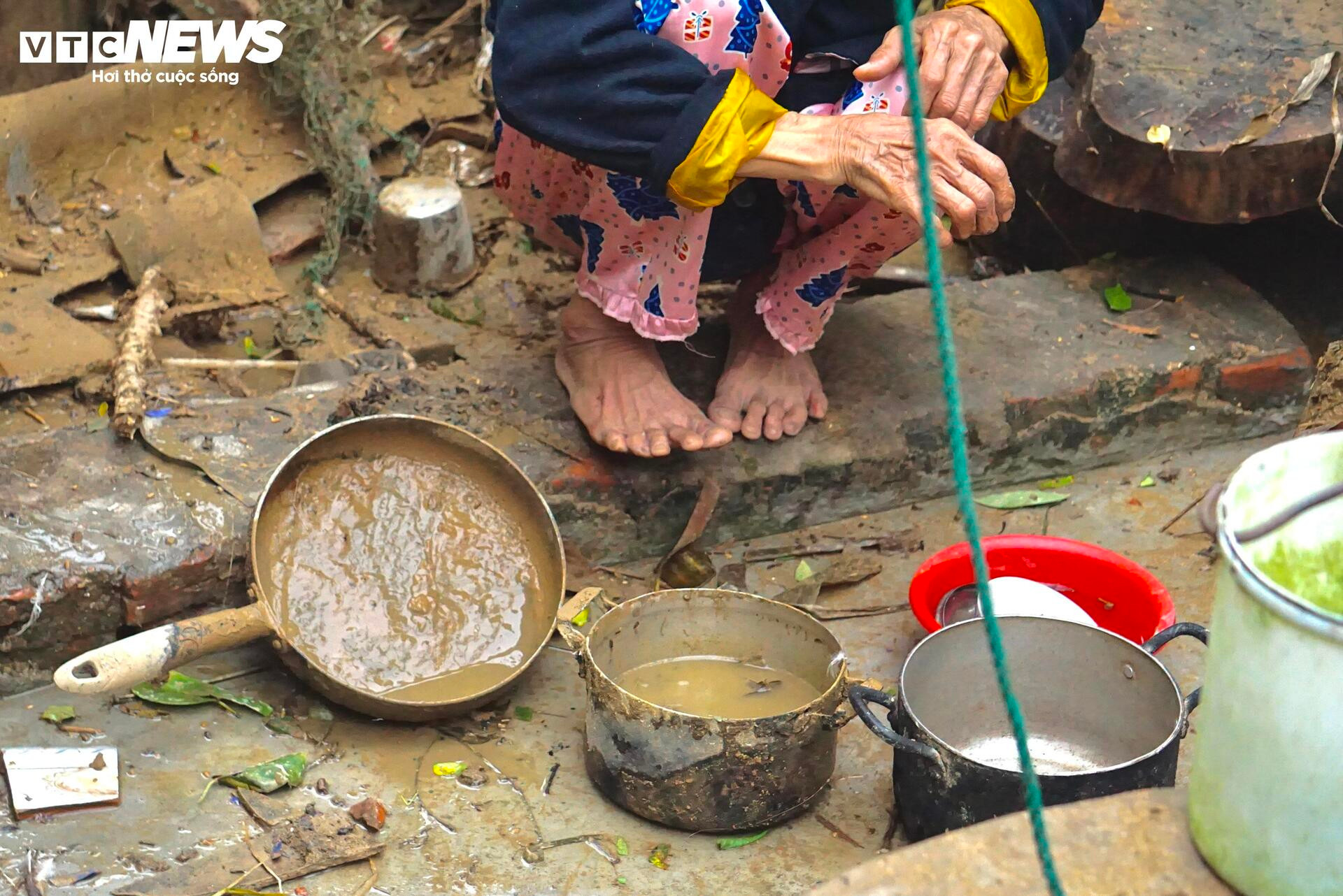 'Rốn lũ' Hoà Thịnh 6 ngày sau 'đại hồng thuỷ': Hoang tàn và trĩu nặng lo âu- Ảnh 7.