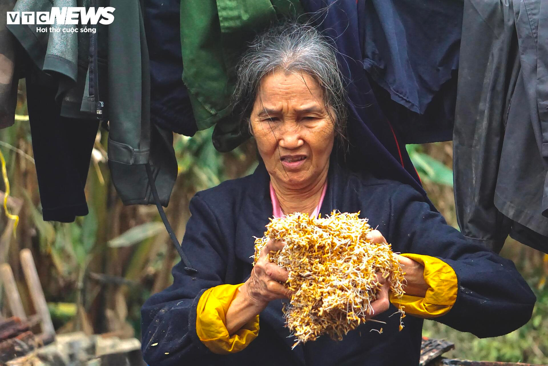 'Rốn lũ' Hoà Thịnh 6 ngày sau 'đại hồng thuỷ': Hoang tàn và trĩu nặng lo âu- Ảnh 8.