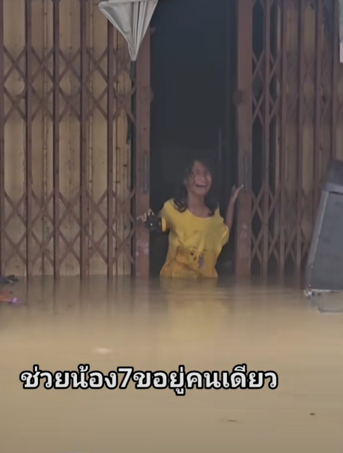 Lũ lụt kinh hoàng tại Thái Lan: Tiếng kêu xé lòng vang trên các mái nhà, người dân cầu cứu khắp MXH- Ảnh 3. Lũ lụt kinh hoàng tại Thái Lan: Tiếng kêu xé lòng vang trên các mái nhà, người dân cầu cứu khắp MXH- Ảnh 3.