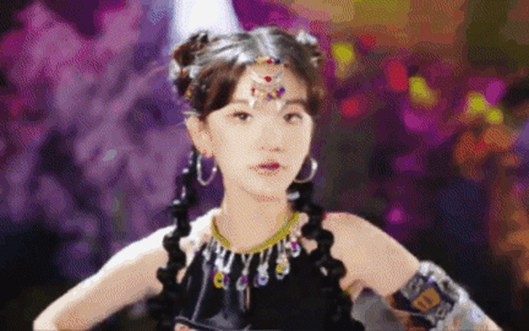 Hậu trường màn nhảy trên nước trong MV Oẳn Tù Tì của Nguyễn Ngọc Kim Cương- Ảnh 1.