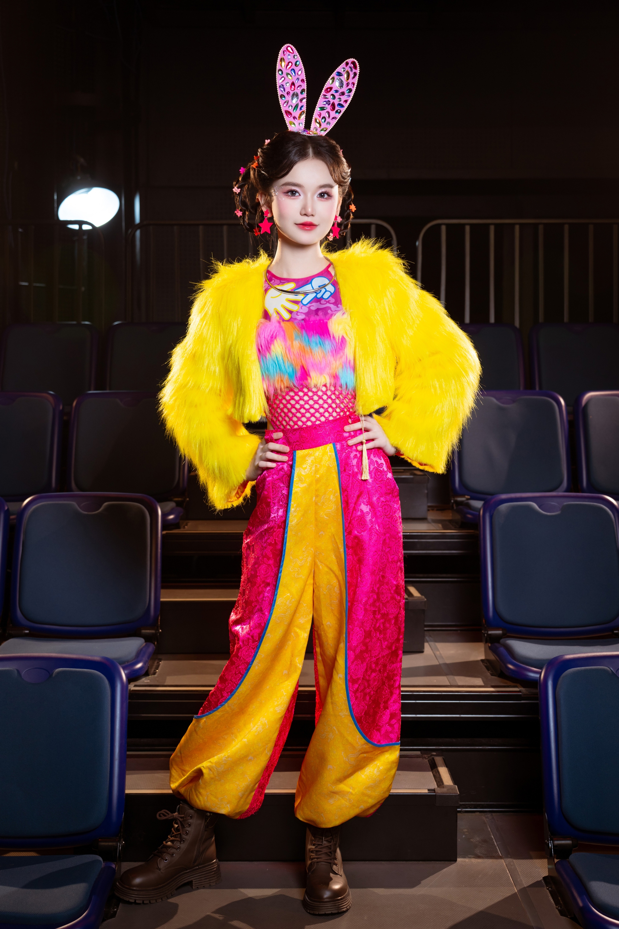 Hậu trường màn nhảy trên nước trong MV Oẳn Tù Tì của Nguyễn Ngọc Kim Cương- Ảnh 3.