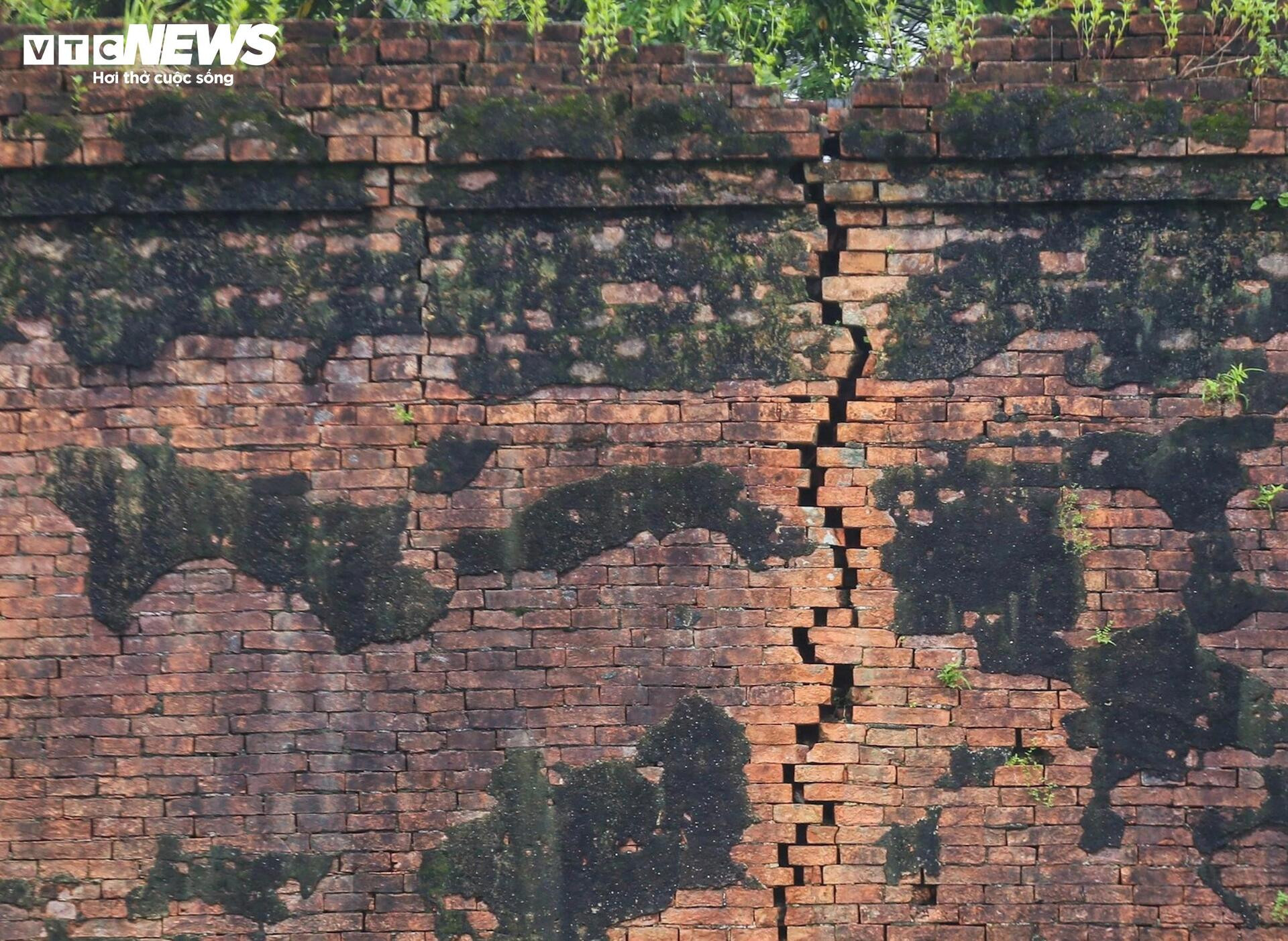 Cảnh hư hại trên Hoàng thành triều Nguyễn sau đợt mưa lũ lịch sử- Ảnh 10.