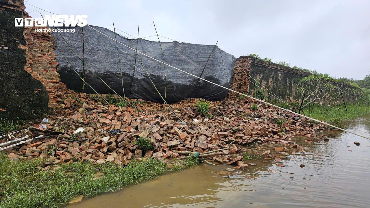 Cảnh hư hại trên Hoàng thành triều Nguyễn sau đợt mưa lũ lịch sử- Ảnh 2.