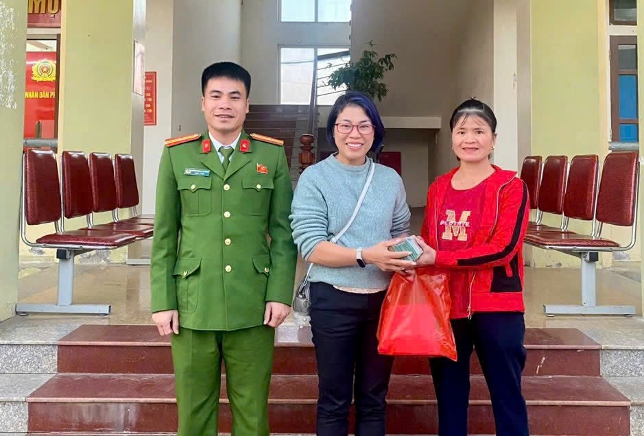 Tài khoản lâu không hoạt động bỗng nhận được 400 triệu đồng: Người phụ nữ ở Nghệ An được công an xã mời lên làm việc- Ảnh 2.