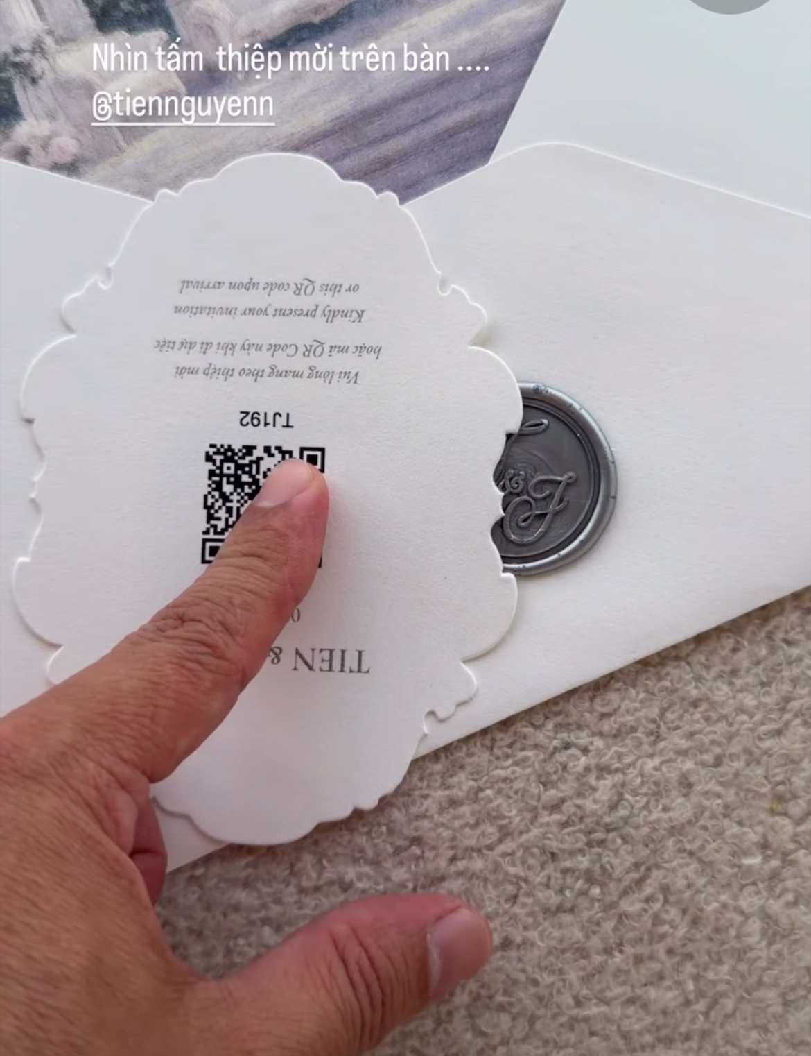 Lộ thiệp cưới tài phiệt của em chồng Hà Tăng: Địa điểm giống nhiều sao Vbiz, 1 quy định cực nghiêm ngặt- Ảnh 4. Lộ thiệp cưới tài phiệt của em chồng Hà Tăng: Địa điểm giống nhiều sao Vbiz, 1 quy định cực nghiêm ngặt- Ảnh 4.