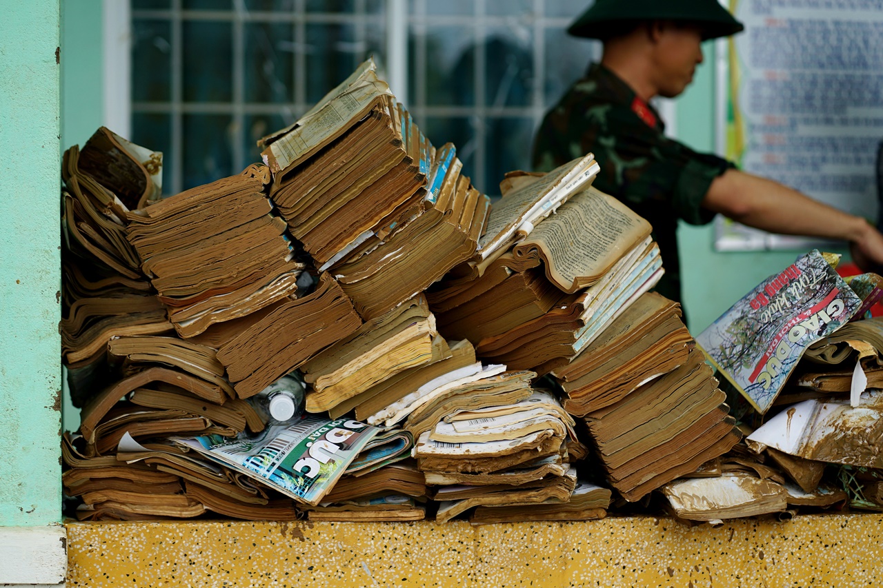 Xót xa cảnh tượng ở một trường tiểu học sau cơn lũ- Ảnh 3.