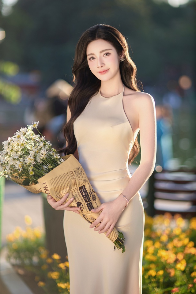 Hoa khôi Thanh lịch Hà Nội 2025 Đinh Hoài An thướt tha trong bộ ảnh đón thu- Ảnh 6.
