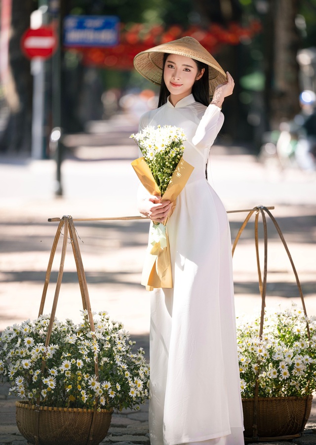 Hoa khôi Thanh lịch Hà Nội 2025 Đinh Hoài An thướt tha trong bộ ảnh đón thu- Ảnh 3.