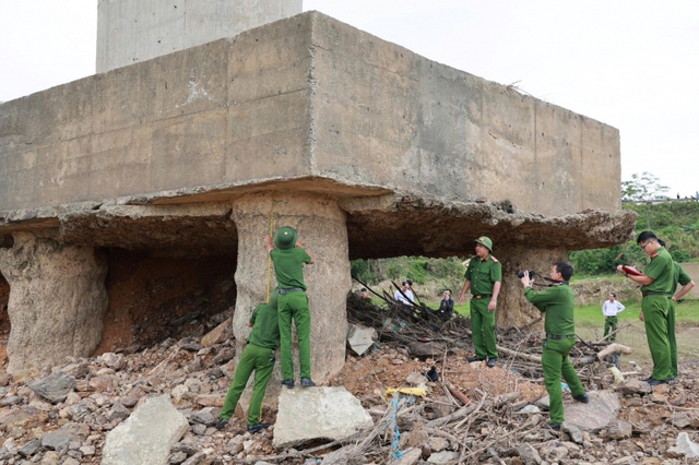 Thông tin mới vụ cầu Sông Lô hư hỏng, cơ quan công an khởi tố vụ án- Ảnh 1. Thông tin mới vụ cầu Sông Lô hư hỏng, cơ quan công an khởi tố vụ án- Ảnh 1.