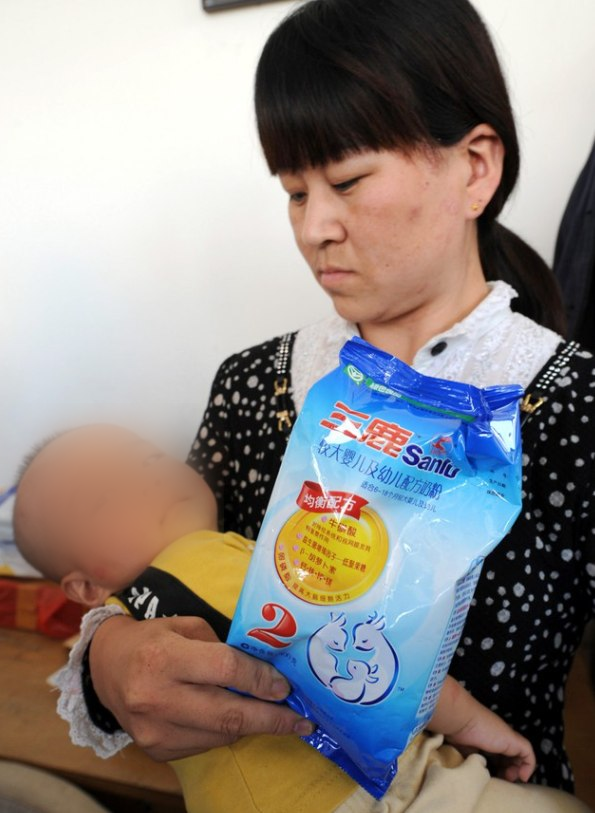 Vụ thu giữ hơn 11.000 tấn sữa pha melamine khiến 6 trẻ tử vong, 300.000 trẻ bị bệnh: Phụ huynh hoang mang giữa "ma trận" sữa giả- Ảnh 3.