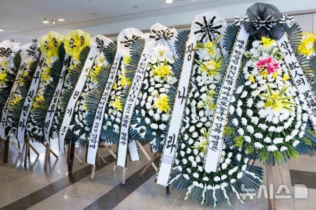 Dòng người đến viếng 'ông nội quốc dân'- Ảnh 4.