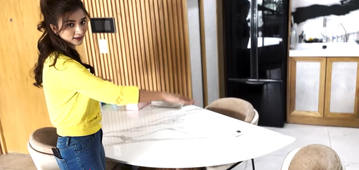 Lựa chọn táo bạo trong phòng ngủ của NSƯT đẹp nhất Việt Nam làm mẹ đơn thân năm 21 tuổi- Ảnh 5. Lựa chọn táo bạo trong phòng ngủ của NSƯT đẹp nhất Việt Nam làm mẹ đơn thân năm 21 tuổi- Ảnh 5.