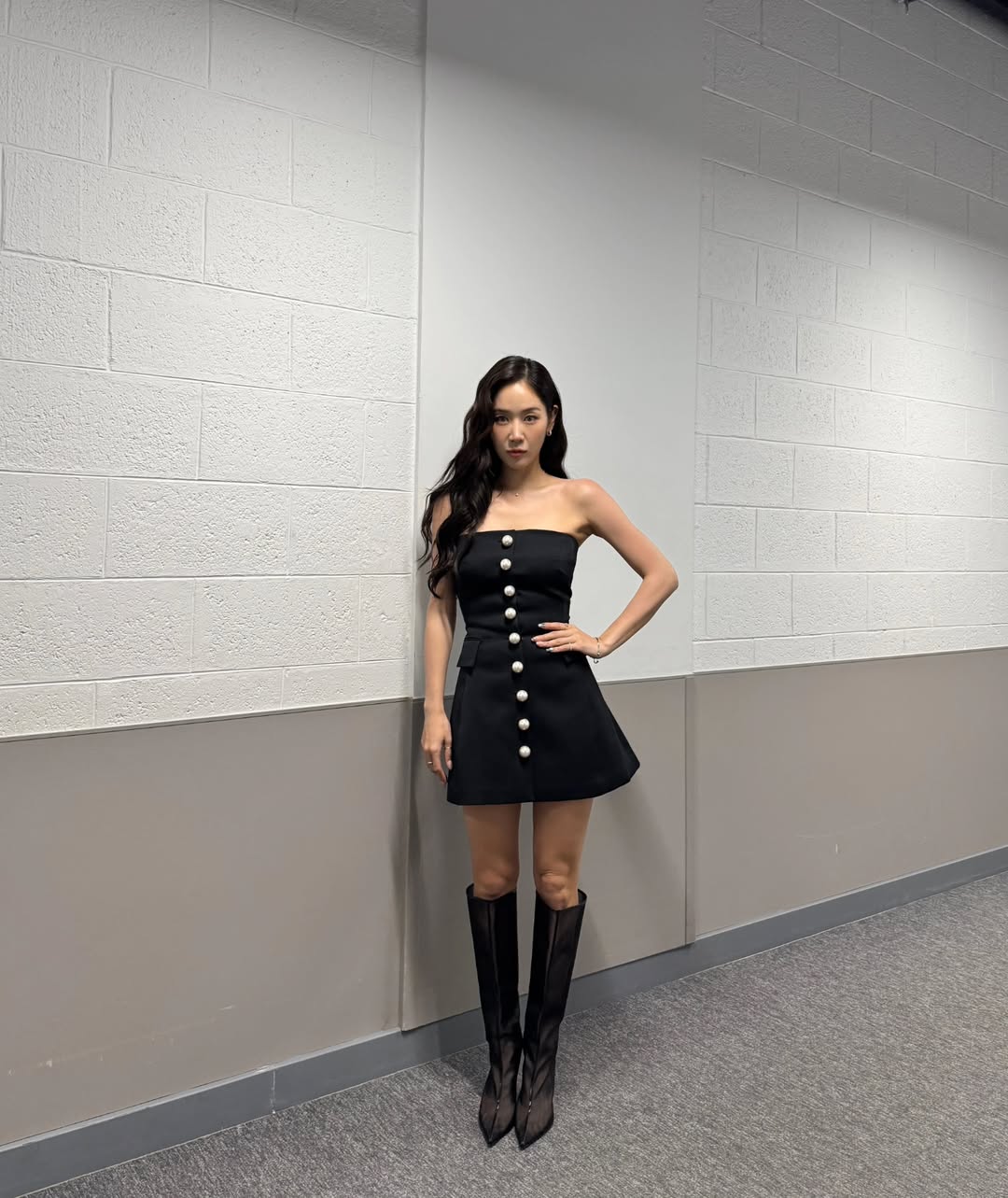 Phát hoảng ca sĩ đình đám diện bikini, khoe thân hình mỏng như tờ giấy- Ảnh 6.