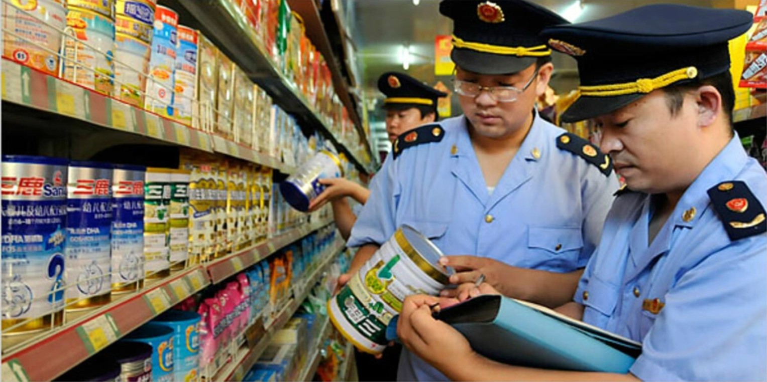 Vụ thu giữ hơn 11.000 tấn sữa pha melamine khiến 6 trẻ tử vong, 300.000 trẻ bị bệnh: Phụ huynh hoang mang giữa "ma trận" sữa giả- Ảnh 1.