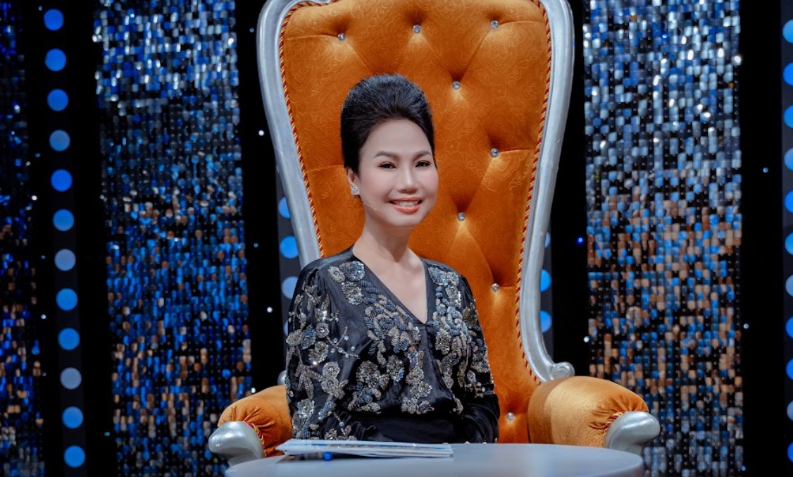 Nữ ca sĩ đi diễn miền Tây bị sập cả hàng rào- Ảnh 1.