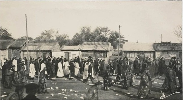 Ảnh hiếm tang lễ Từ Hi Th&aacute;i hậu: Xa hoa bậc nhất, đo&agrave;n người tiễn đưa nối d&agrave;i- Ảnh 2.