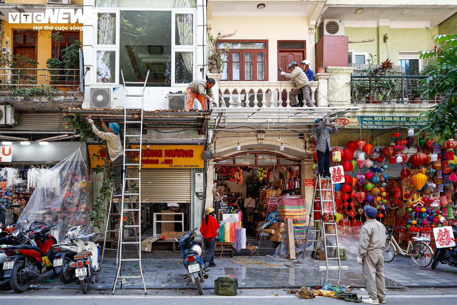 Phố trung tâm Hà Nội ‘lột xác’ sau ngày ra quân dỡ mái che, dọn dẹp vỉa hè- Ảnh 2.